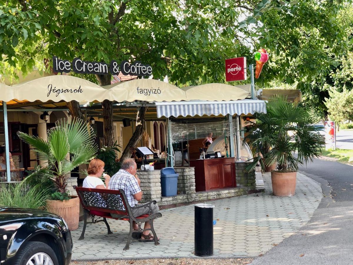 Ice Corner Cafe